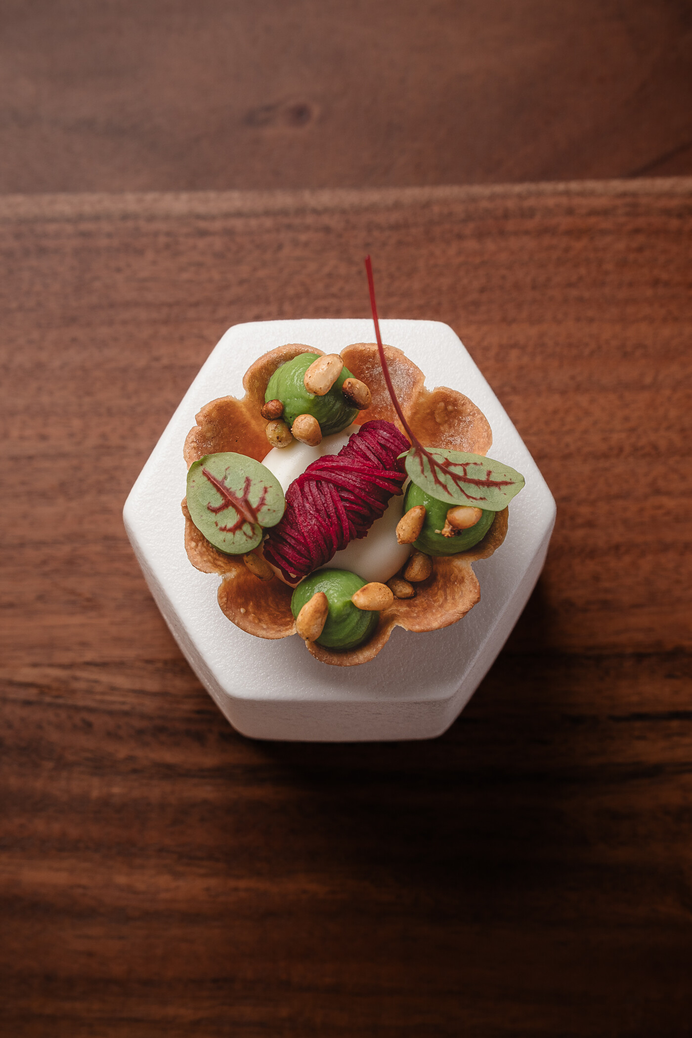 Tartaleta de remolacha y guisantes con caviar — Punto Amor restaurante gastronómico