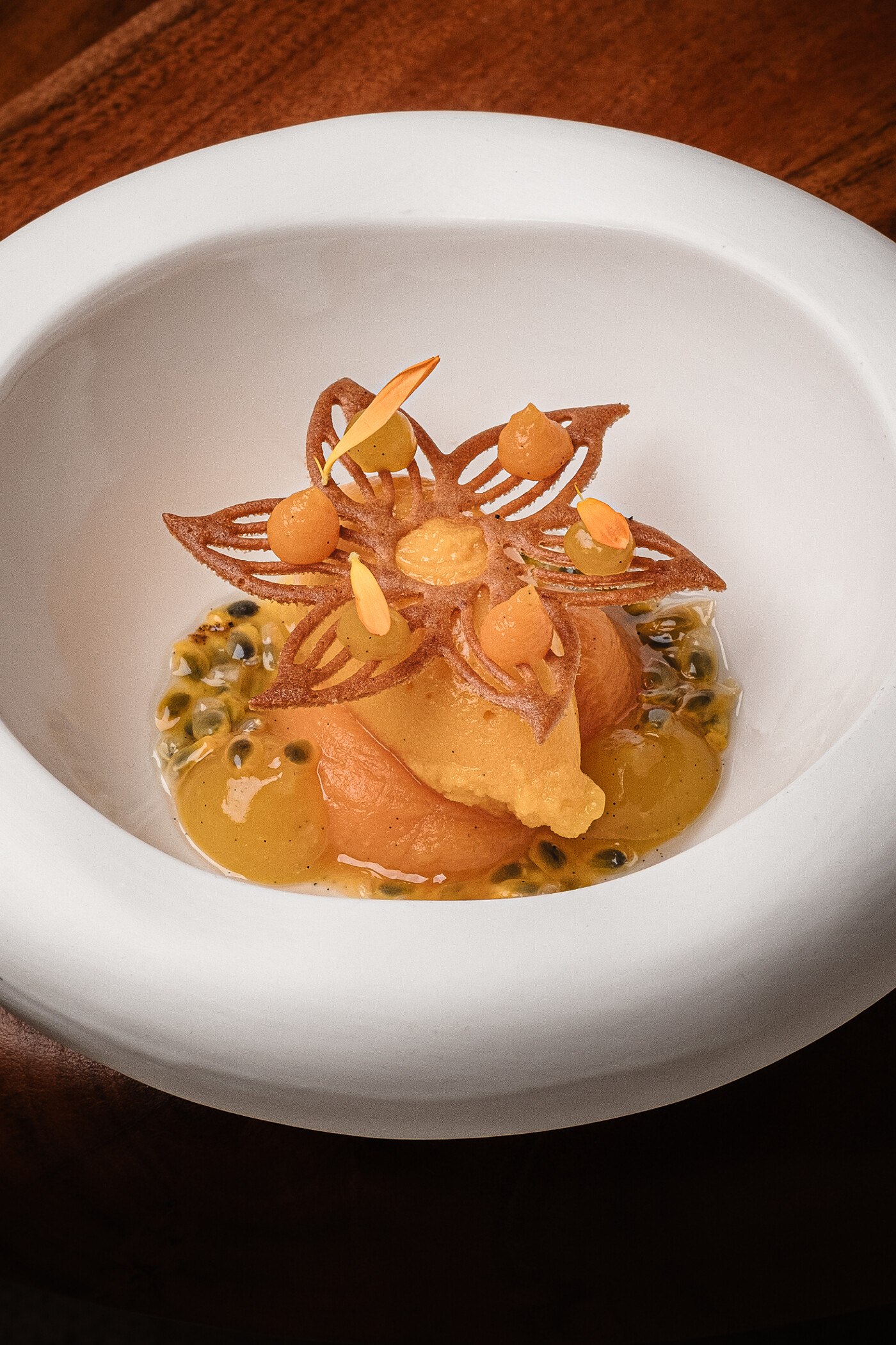 Sorbete de fruta de la pasión con tuile estrellada — desserts Punto Amor